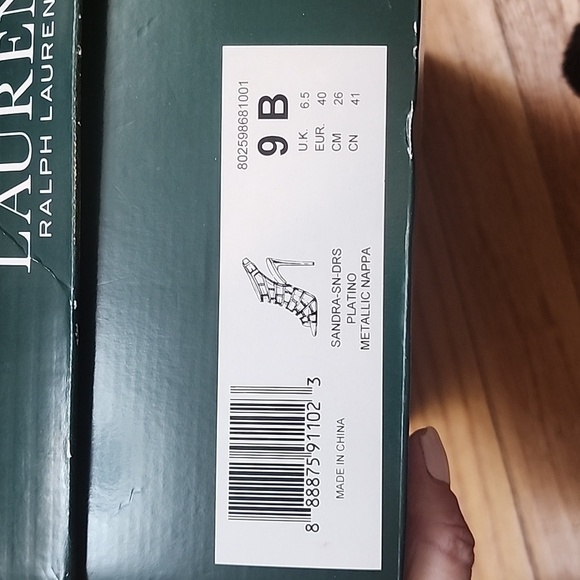 Ralph Lauren metallic strapy sandals.  Size 9 - Picture 7 of 9